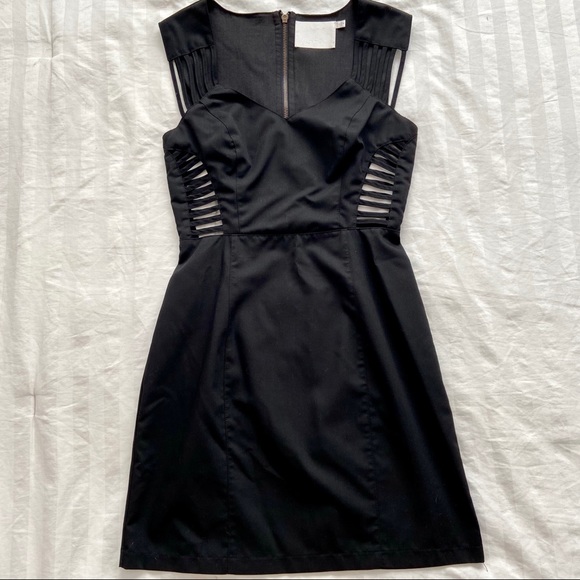 Detailed LBD w/ zipper back - Picture 2 of 3